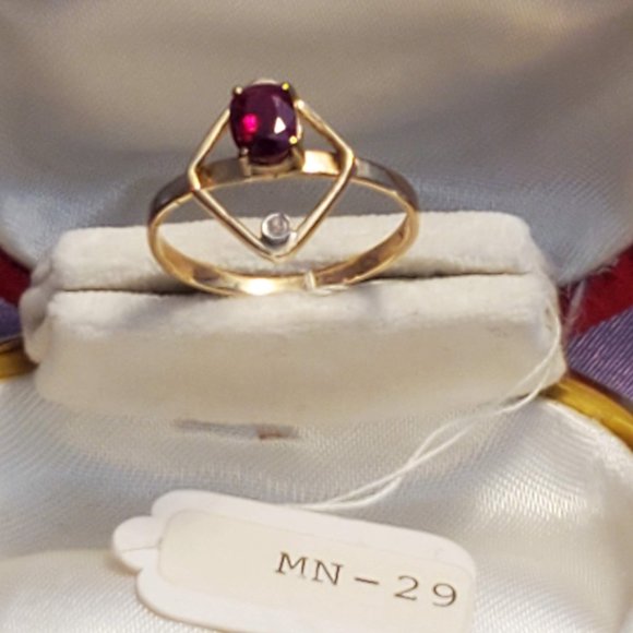 9K Gold Ring with gemstone (garnet) - Picture 8 of 13